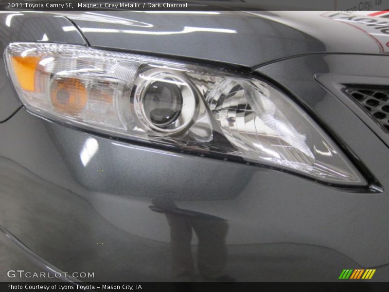 Magnetic Gray Metallic / Dark Charcoal 2011 Toyota Camry SE