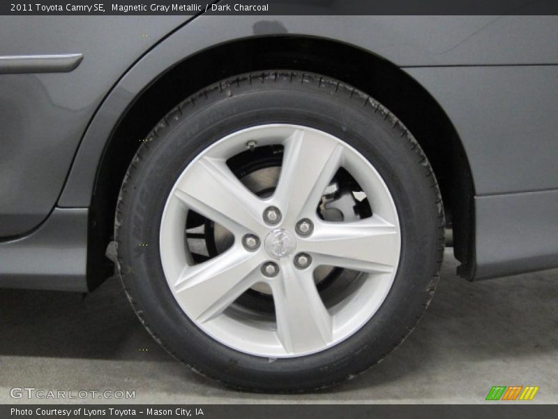 Magnetic Gray Metallic / Dark Charcoal 2011 Toyota Camry SE