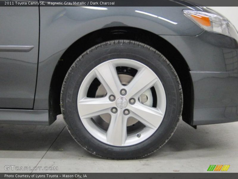 Magnetic Gray Metallic / Dark Charcoal 2011 Toyota Camry SE