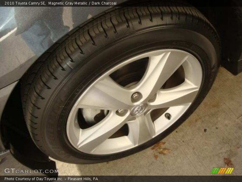 Magnetic Gray Metallic / Dark Charcoal 2010 Toyota Camry SE