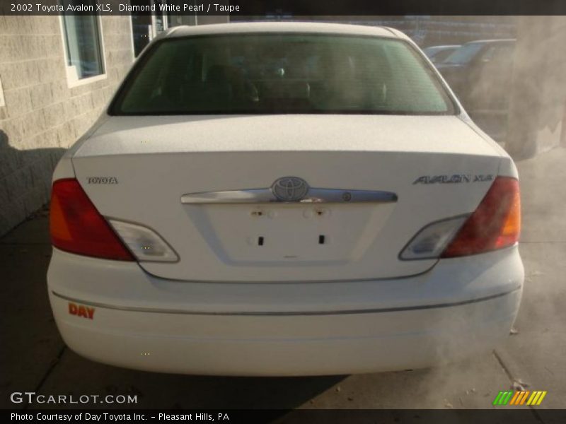 Diamond White Pearl / Taupe 2002 Toyota Avalon XLS