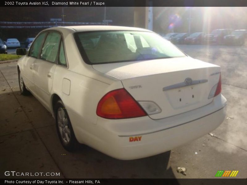 Diamond White Pearl / Taupe 2002 Toyota Avalon XLS