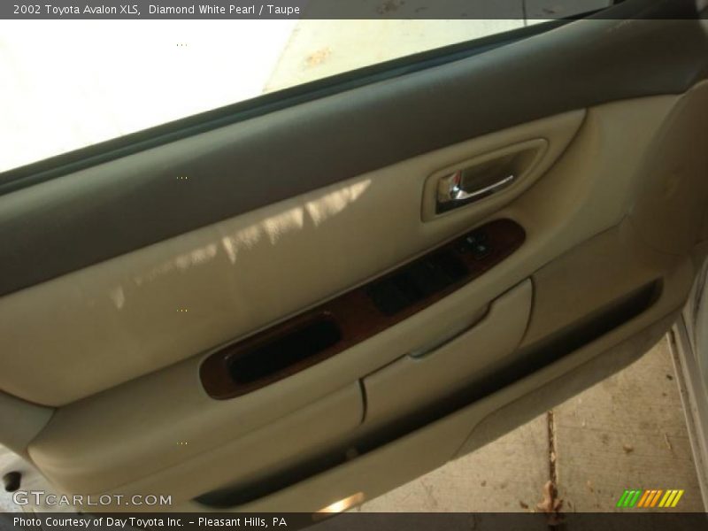 Diamond White Pearl / Taupe 2002 Toyota Avalon XLS