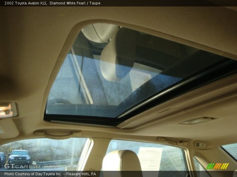 Diamond White Pearl / Taupe 2002 Toyota Avalon XLS