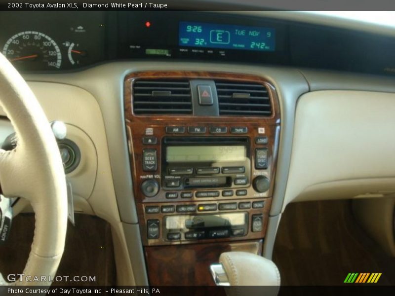Diamond White Pearl / Taupe 2002 Toyota Avalon XLS