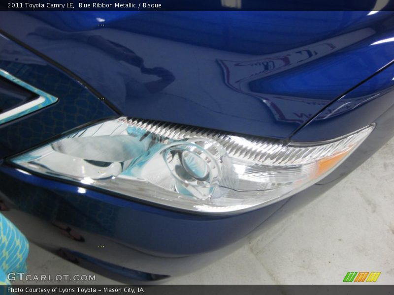 Blue Ribbon Metallic / Bisque 2011 Toyota Camry LE
