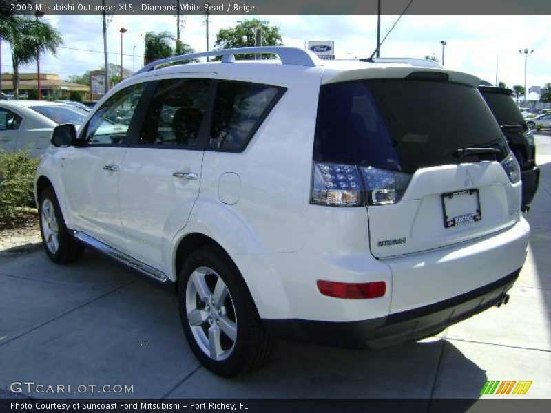 Diamond White Pearl / Beige 2009 Mitsubishi Outlander XLS
