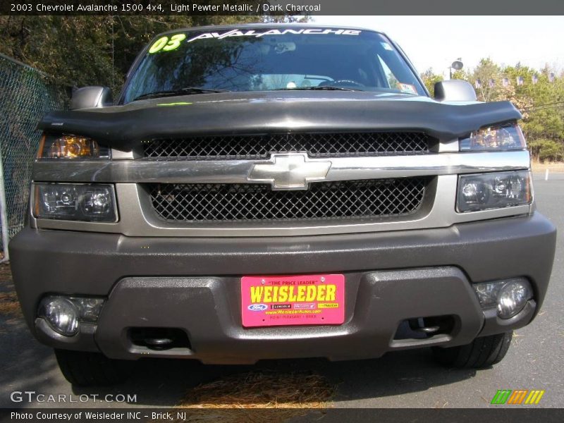Light Pewter Metallic / Dark Charcoal 2003 Chevrolet Avalanche 1500 4x4