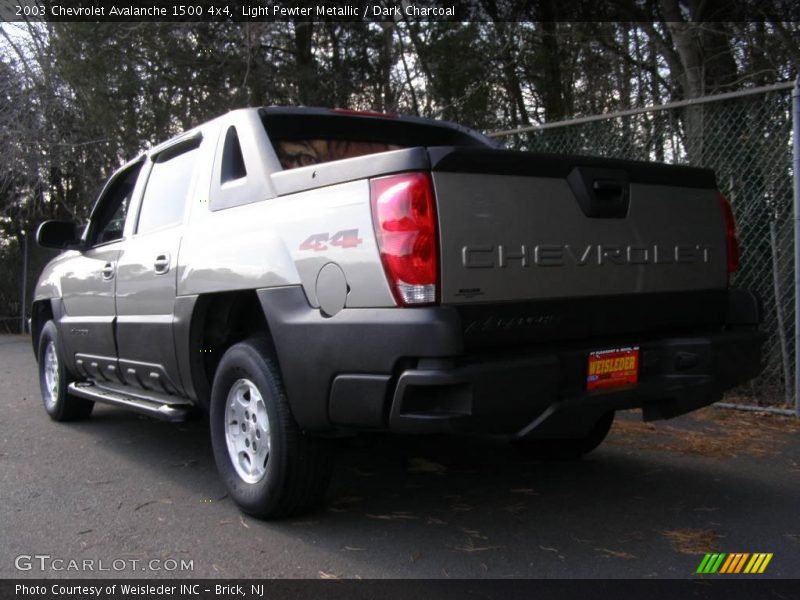 Light Pewter Metallic / Dark Charcoal 2003 Chevrolet Avalanche 1500 4x4