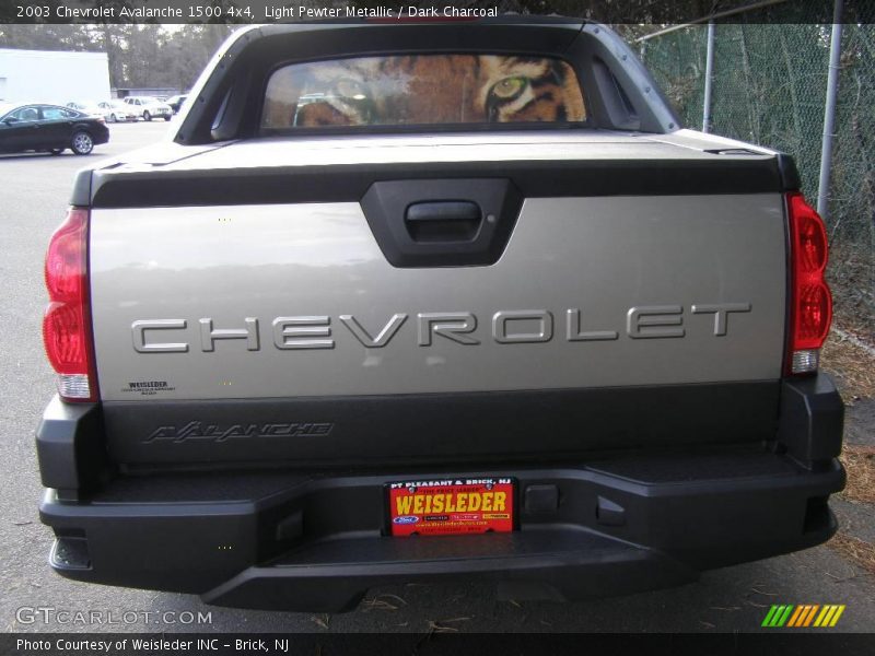 Light Pewter Metallic / Dark Charcoal 2003 Chevrolet Avalanche 1500 4x4