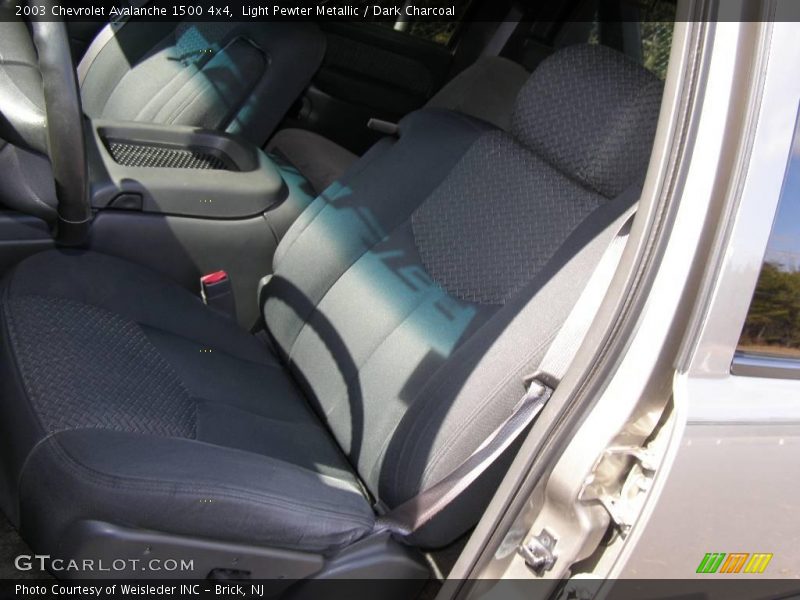 Light Pewter Metallic / Dark Charcoal 2003 Chevrolet Avalanche 1500 4x4