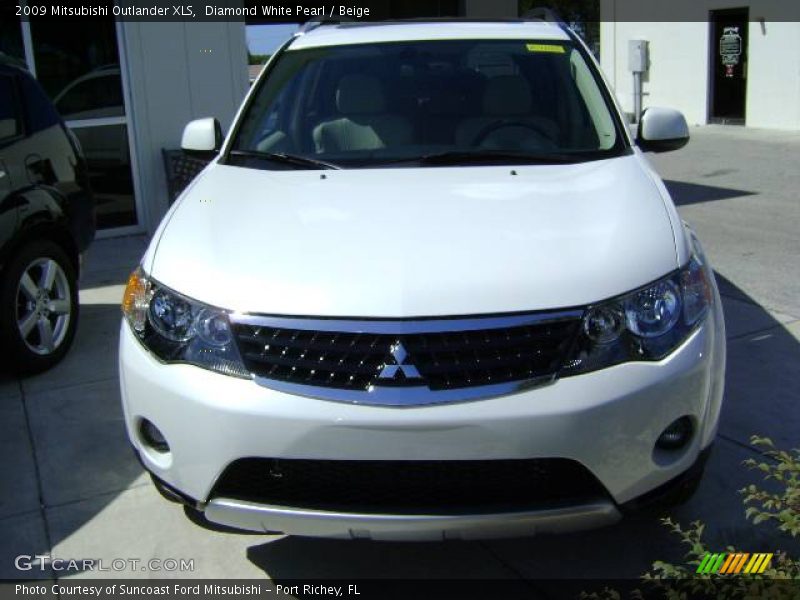 Diamond White Pearl / Beige 2009 Mitsubishi Outlander XLS