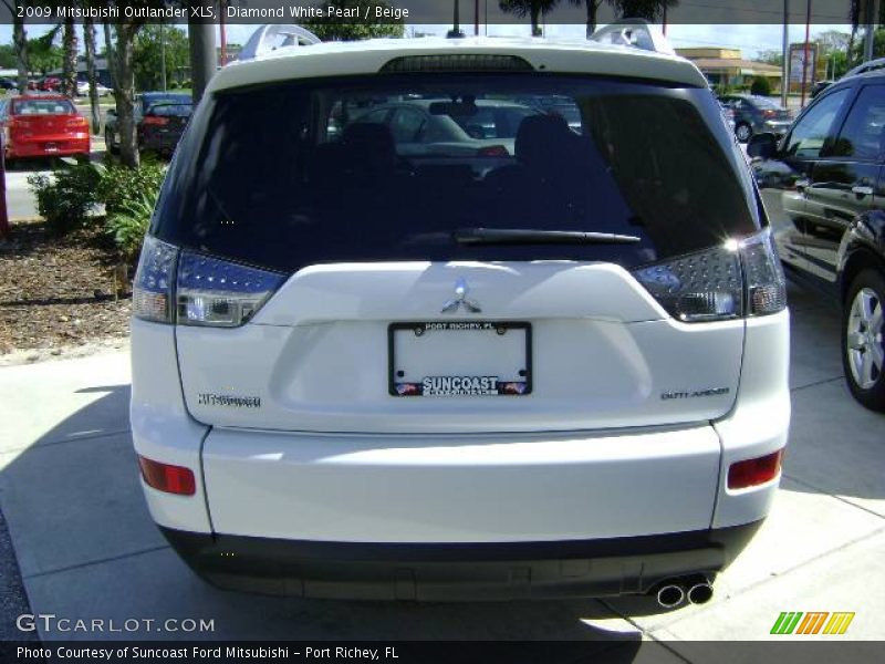 Diamond White Pearl / Beige 2009 Mitsubishi Outlander XLS