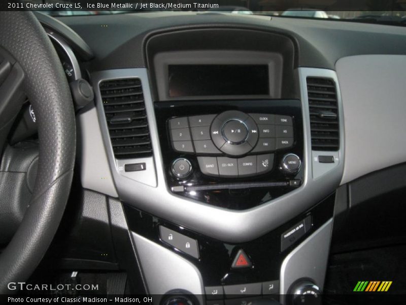 Controls of 2011 Cruze LS