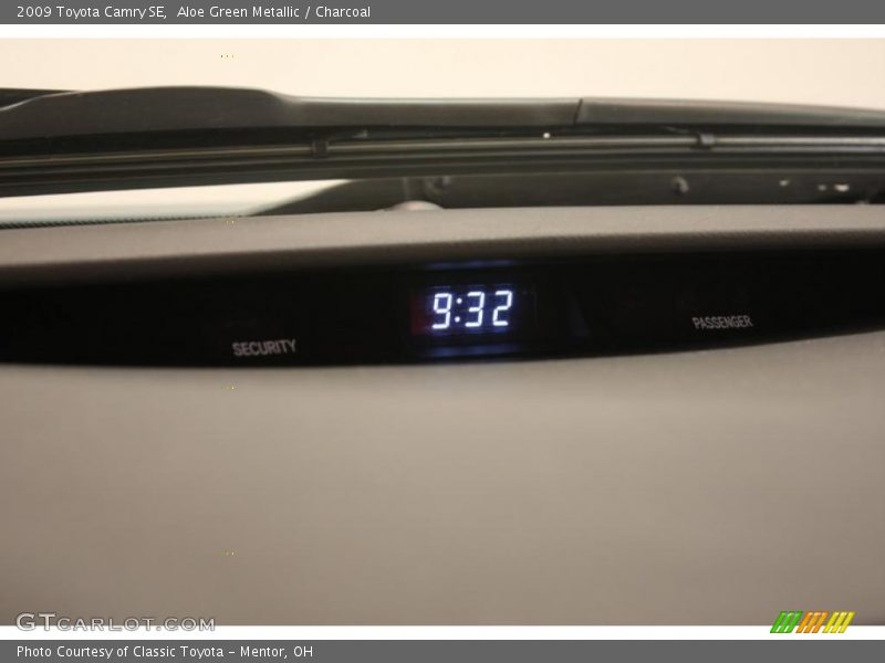 Aloe Green Metallic / Charcoal 2009 Toyota Camry SE