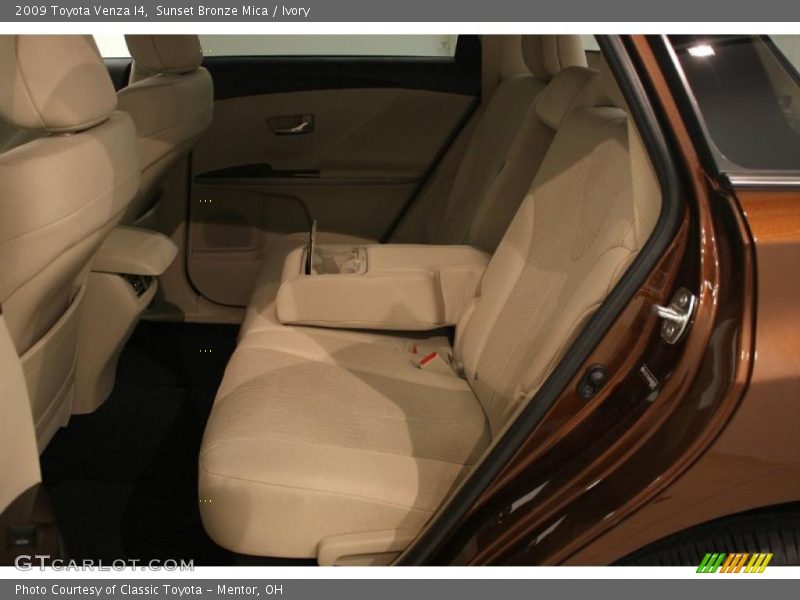 Sunset Bronze Mica / Ivory 2009 Toyota Venza I4
