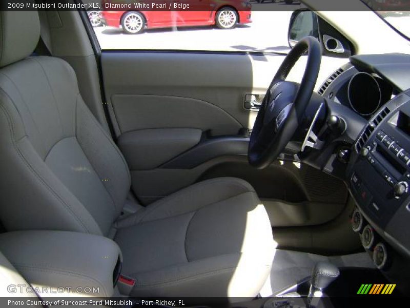 Diamond White Pearl / Beige 2009 Mitsubishi Outlander XLS
