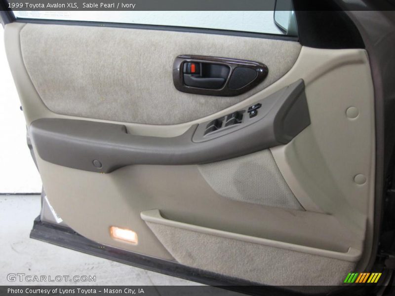 Sable Pearl / Ivory 1999 Toyota Avalon XLS