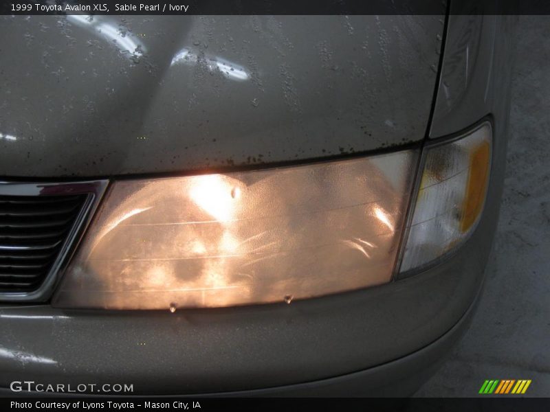 Sable Pearl / Ivory 1999 Toyota Avalon XLS