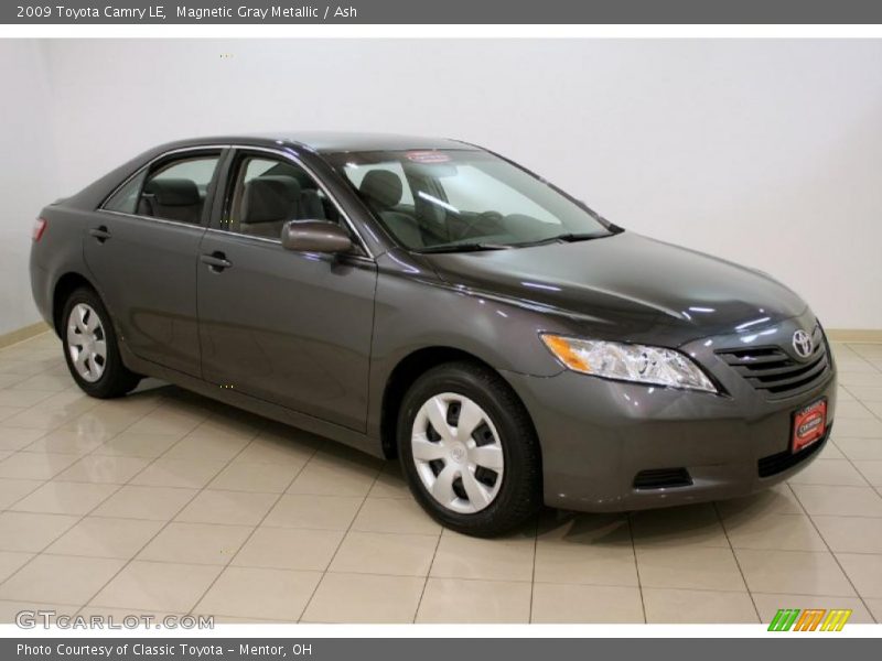 Front 3/4 View of 2009 Camry LE