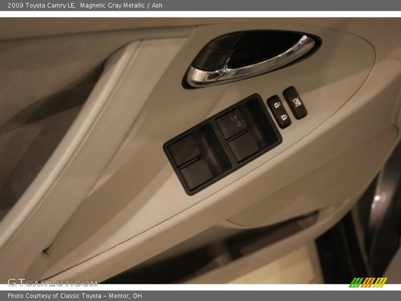 Controls of 2009 Camry LE