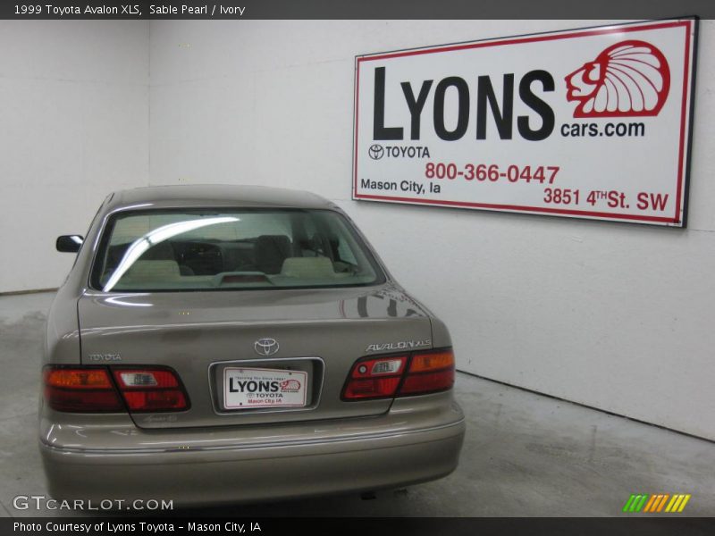 Sable Pearl / Ivory 1999 Toyota Avalon XLS
