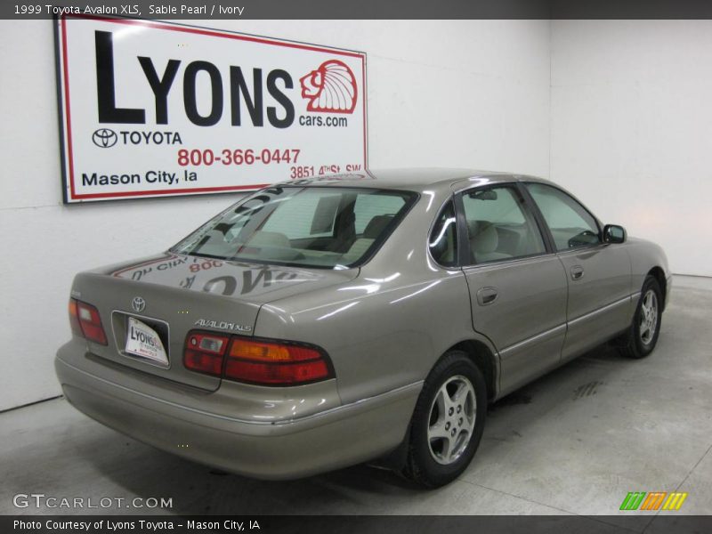 Sable Pearl / Ivory 1999 Toyota Avalon XLS