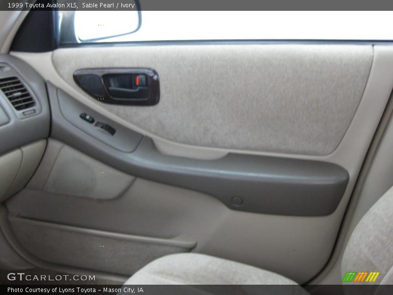 Sable Pearl / Ivory 1999 Toyota Avalon XLS
