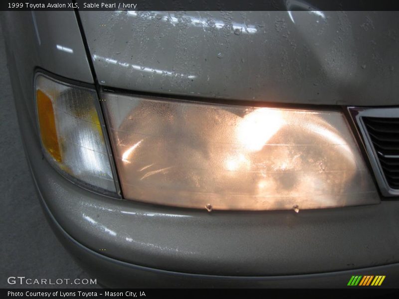Sable Pearl / Ivory 1999 Toyota Avalon XLS
