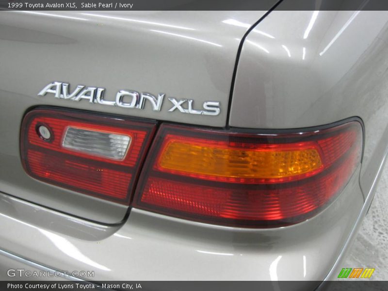 Sable Pearl / Ivory 1999 Toyota Avalon XLS
