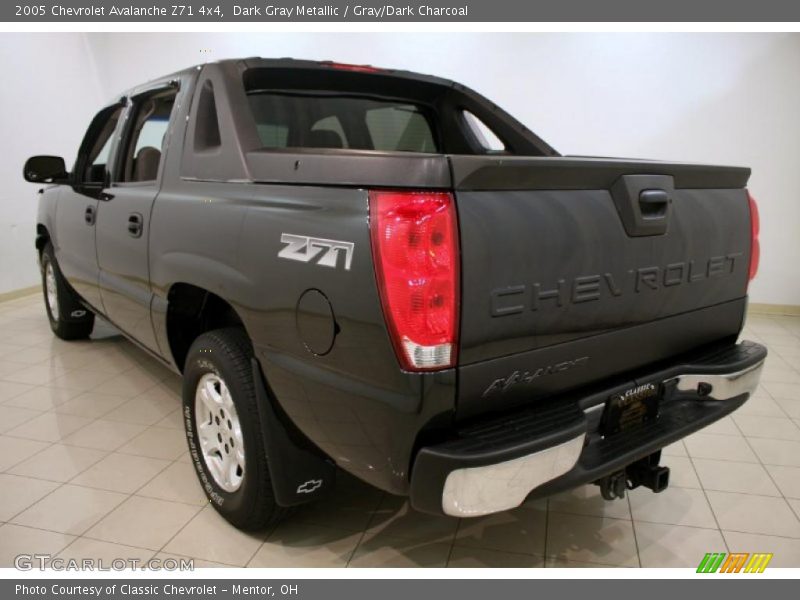 Dark Gray Metallic / Gray/Dark Charcoal 2005 Chevrolet Avalanche Z71 4x4