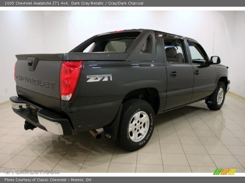 Dark Gray Metallic / Gray/Dark Charcoal 2005 Chevrolet Avalanche Z71 4x4