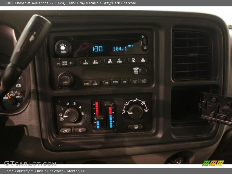 Dark Gray Metallic / Gray/Dark Charcoal 2005 Chevrolet Avalanche Z71 4x4
