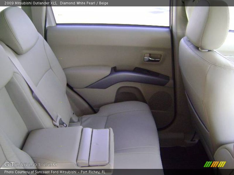 Diamond White Pearl / Beige 2009 Mitsubishi Outlander XLS