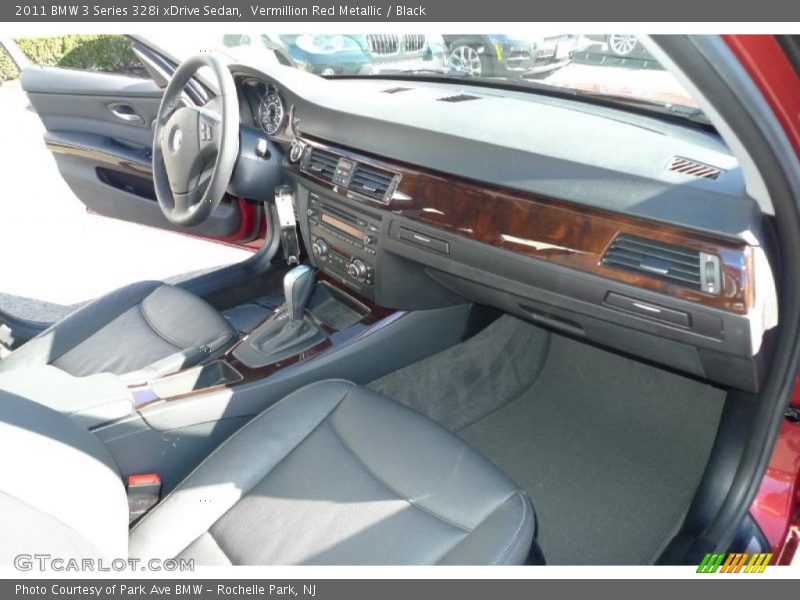 Dashboard of 2011 3 Series 328i xDrive Sedan