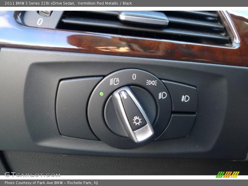Controls of 2011 3 Series 328i xDrive Sedan