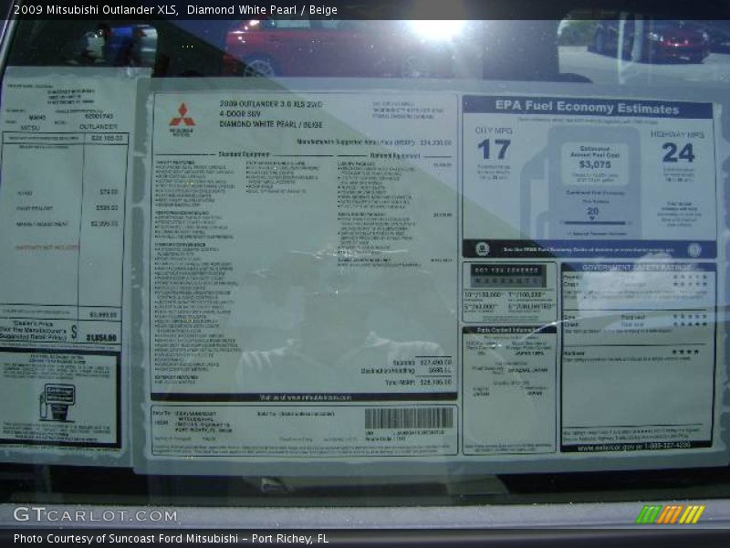 Diamond White Pearl / Beige 2009 Mitsubishi Outlander XLS