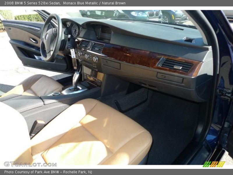 Dashboard of 2008 5 Series 528xi Sedan