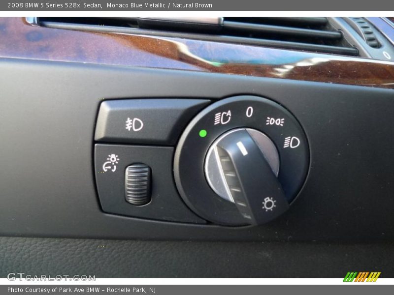 Controls of 2008 5 Series 528xi Sedan