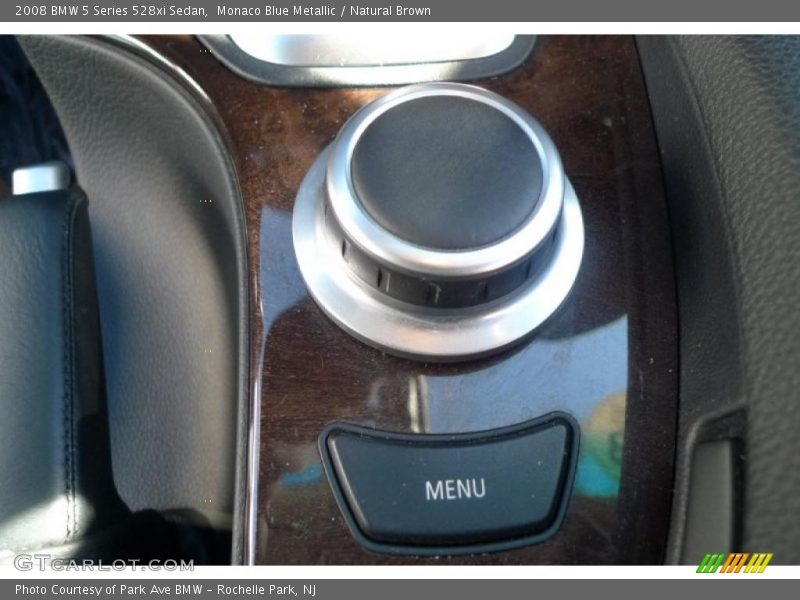 Controls of 2008 5 Series 528xi Sedan