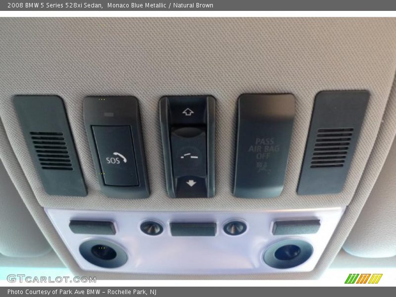 Controls of 2008 5 Series 528xi Sedan