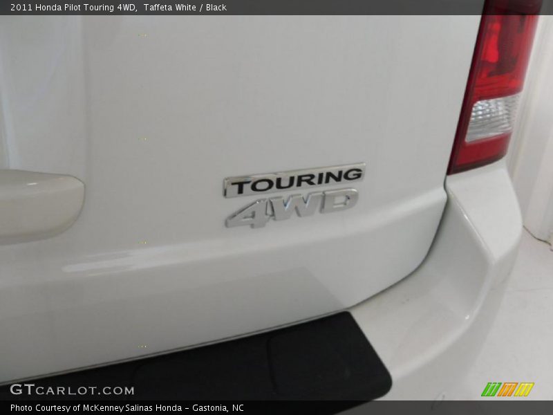 Taffeta White / Black 2011 Honda Pilot Touring 4WD