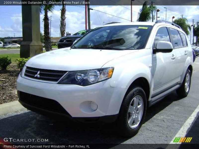 Diamond White Pearl / Black 2009 Mitsubishi Outlander ES