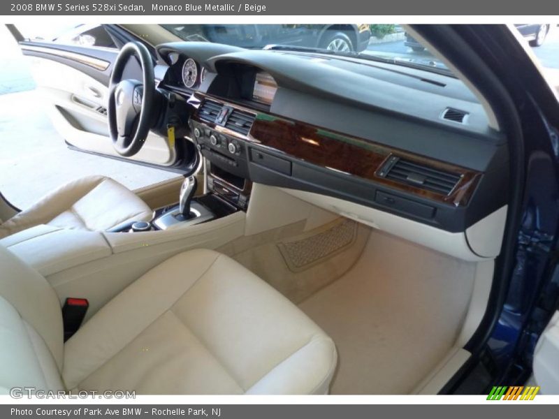 Dashboard of 2008 5 Series 528xi Sedan