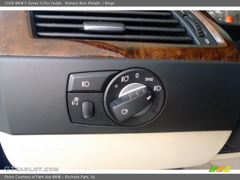 Controls of 2008 5 Series 528xi Sedan