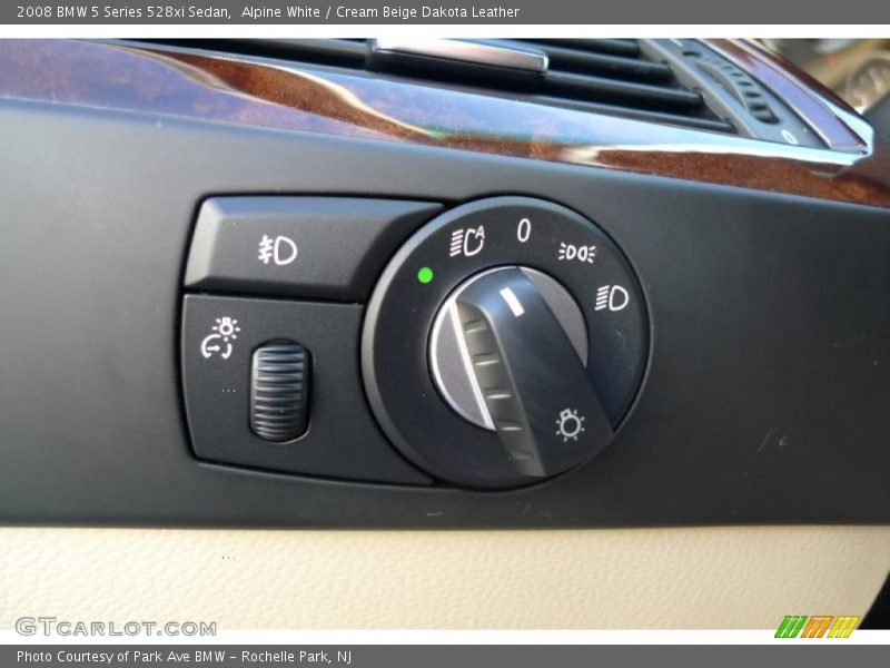 Controls of 2008 5 Series 528xi Sedan