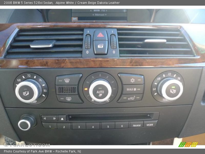 Controls of 2008 5 Series 528xi Sedan