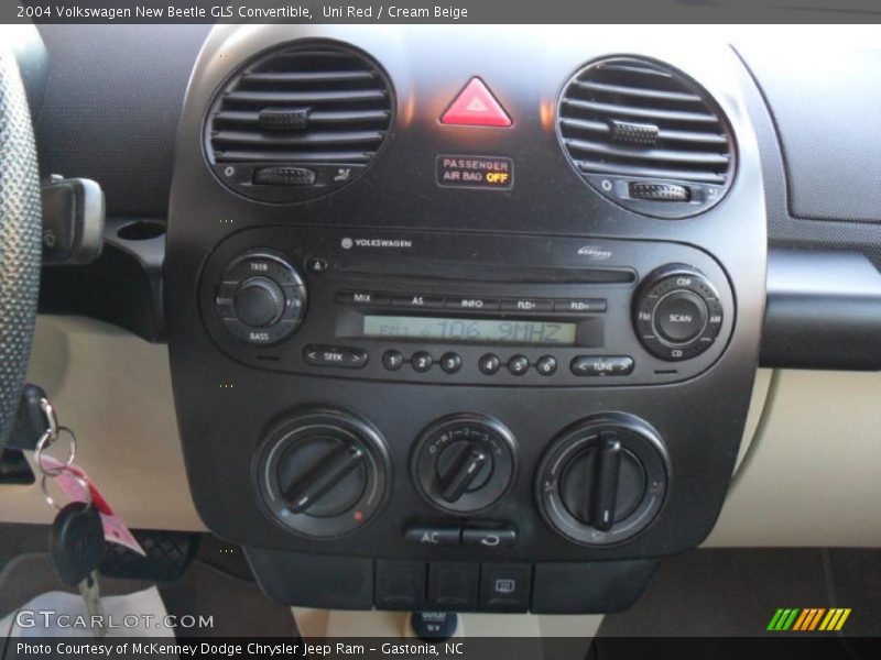 Uni Red / Cream Beige 2004 Volkswagen New Beetle GLS Convertible