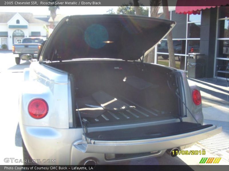  2005 SSR  Trunk