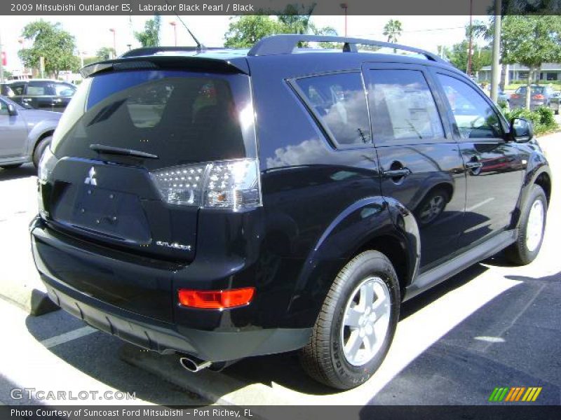 Labrador Black Pearl / Black 2009 Mitsubishi Outlander ES
